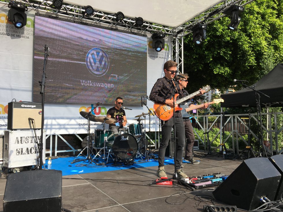 Momento de la actuación de Austin Slack en el escenario del 85 Aniversario de Radio Murcia Momento de la actuación de Austin Slack en el escenario del 85 Aniversario de Radio Murcia
