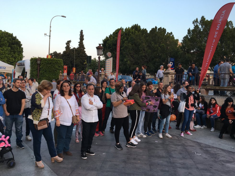 Numeroso público ha acompañado las diferentes actuaciones en los dos escenarios instalados en La Glorieta de España Numeroso público ha acompañado las diferentes actuaciones en los dos escenarios instalados en La Glorieta de España