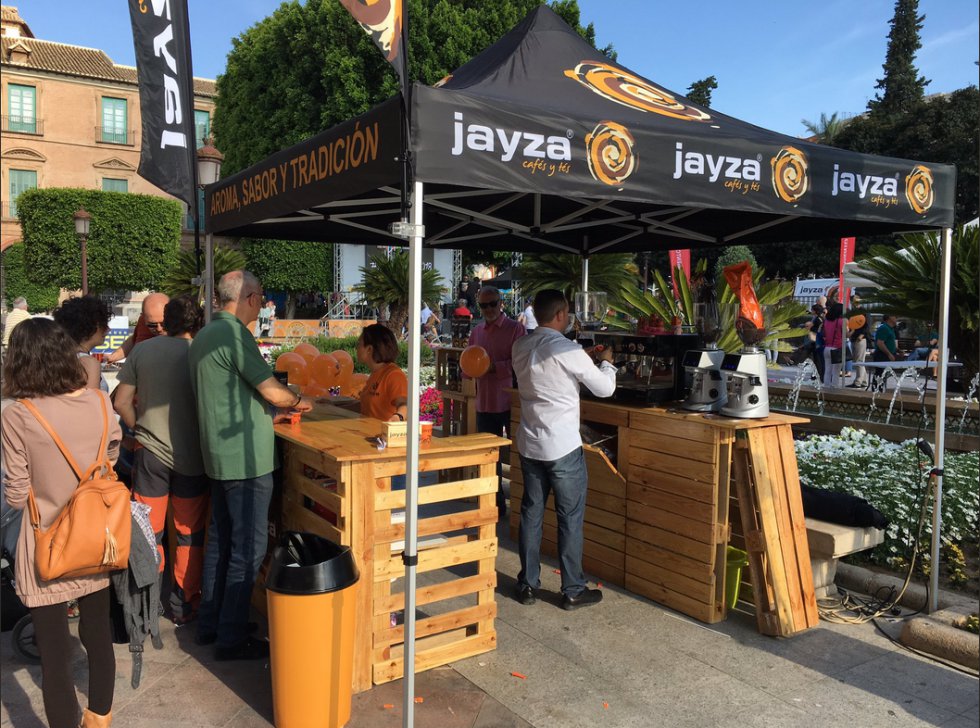 Los amigos de Jayza nos acompañan con el mejor café. Los amigos de Jayza nos acompañan con el mejor café.