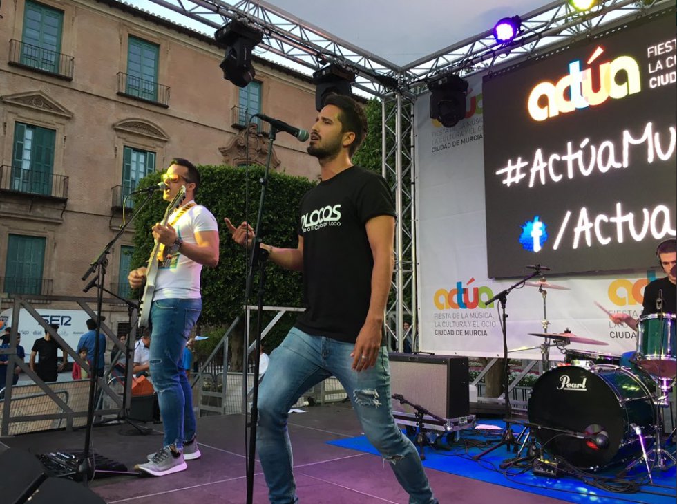Dlocos, al más puro estilo El canto del loco, en Actúa Murcia 2018. Dlocos, al más puro estilo El canto del loco, en Actúa Murcia 2018.