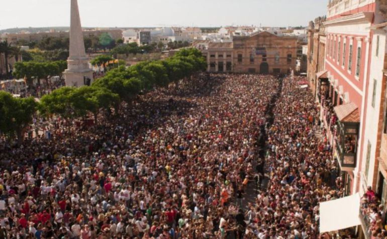 Tradición, espectáculo y diversión se dan cita en la fiesta más emblemática del verano menorquín