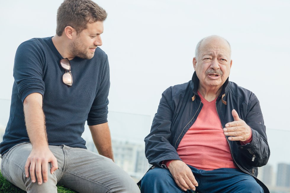 Vicente Hipólito con Vicente Hipólito Jr. en la Avenida Locutor Vicente Hipólito Vicente Hipólito con Vicente Hipólito Jr. en la Avenida Locutor Vicente Hipólito