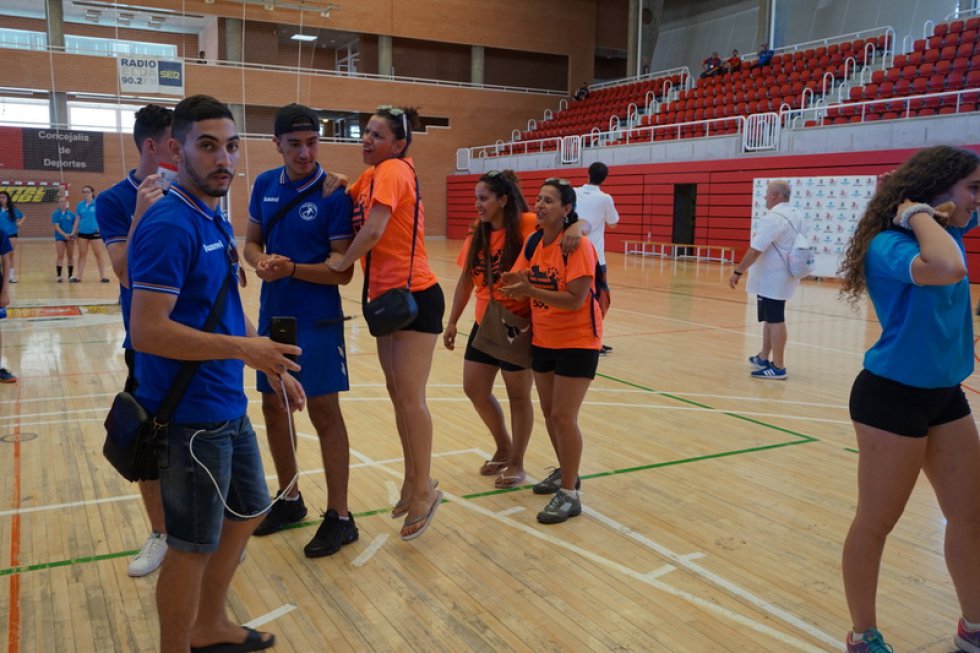 Torneo Internacional de balonmano de Elda: FOTOGALERÍA | XVII Elda Handball Cup - Presentación (II) Torneo Internacional de balonmano de Elda: FOTOGALERÍA | XVII Elda Handball Cup - Presentación (II)