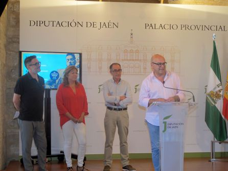 Momento de la intervención del diputado de Turismo, Manuel Fernández