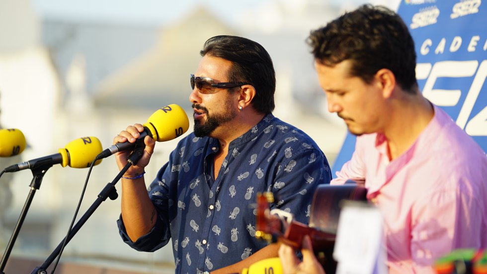 José Anillo y Andrés Hernández Pituquete pusieron el toque flamenco a la final del Doctorado Honoris Cádiz José Anillo y Andrés Hernández Pituquete pusieron el toque flamenco a la final del Doctorado Honoris Cádiz