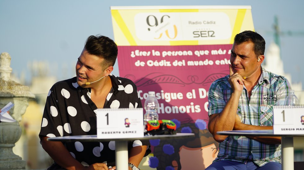 Roberto Gómez, con camisa de lunares de Jaleo Shirt, y Sergio Marín, con camisa de cuadros, se enfrentaron en la segunda fase de la final del Doctorado Honoris Cádiz Roberto Gómez, con camisa de lunares de Jaleo Shirt, y Sergio Marín, con camisa de cuadros, se enfrentaron en la segunda fase de la final del Doctorado Honoris Cádiz