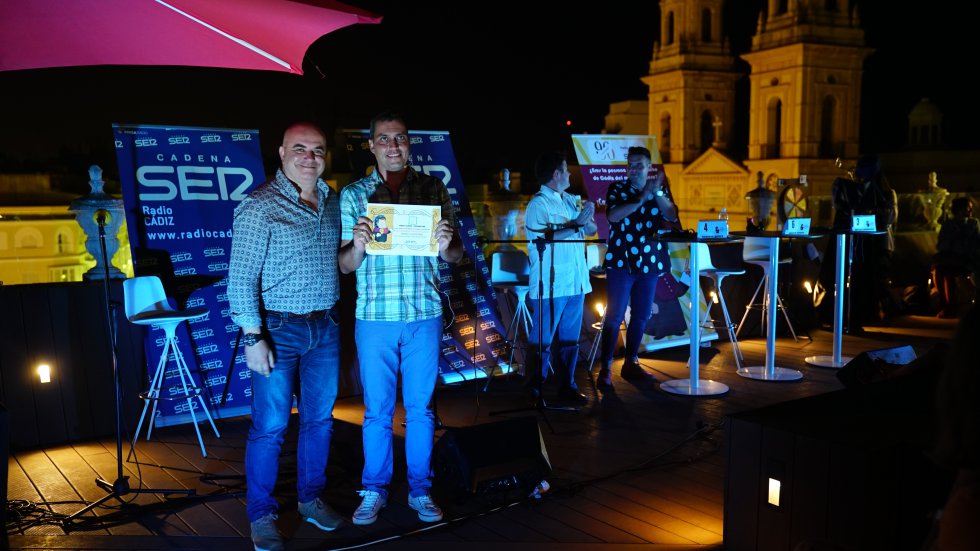 David Navarro entregó al ganador del concurso su título de doctor honoris Cádiz 2018 David Navarro entregó al ganador del concurso su título de doctor honoris Cádiz 2018