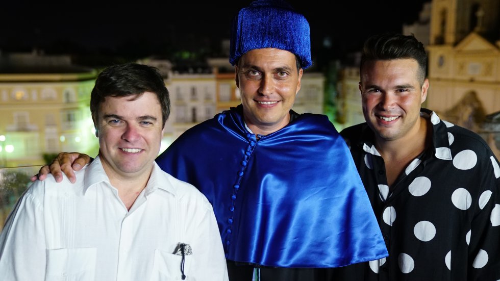 Javier Caravaca, Sergio Marín y Roberto Gómez posan sonrientes al término de la final del Doctorado Honoris Cádiz Javier Caravaca, Sergio Marín y Roberto Gómez posan sonrientes al término de la final del Doctorado Honoris Cádiz