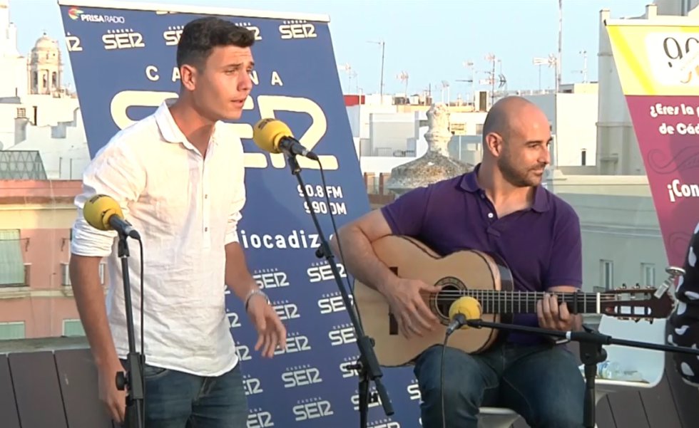 Pablo Moreno Brihuega y Sergio Carrillo demostraron su enorme calidad en la interpretación de tres fragmentos de coplas de Jesús Bienvenido Pablo Moreno Brihuega y Sergio Carrillo demostraron su enorme calidad en la interpretación de tres fragmentos de coplas de Jesús Bienvenido