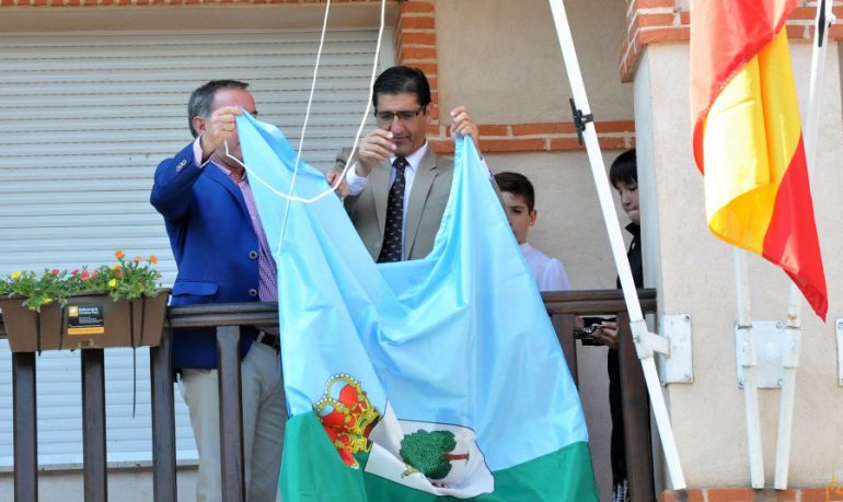 Fuente el Fresno iza su nueva bandera