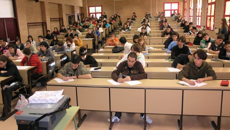 Alumnos realizando exámenes en la Universidad de Almería el pasado mes de junio.