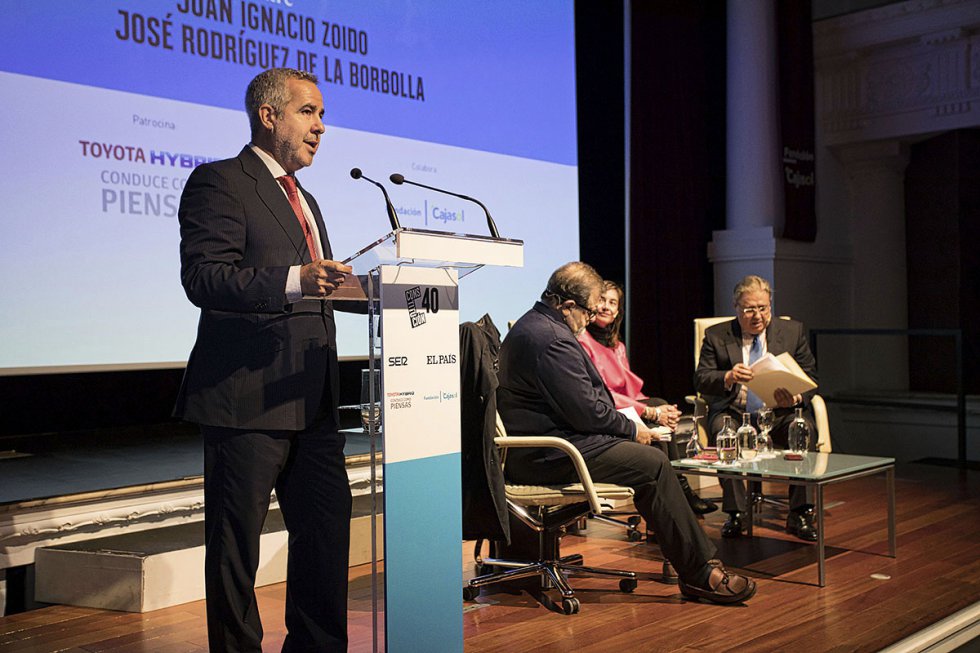 Diego Suárez presenta el debate sobre la Constitución Diego Suárez presenta el debate sobre la Constitución