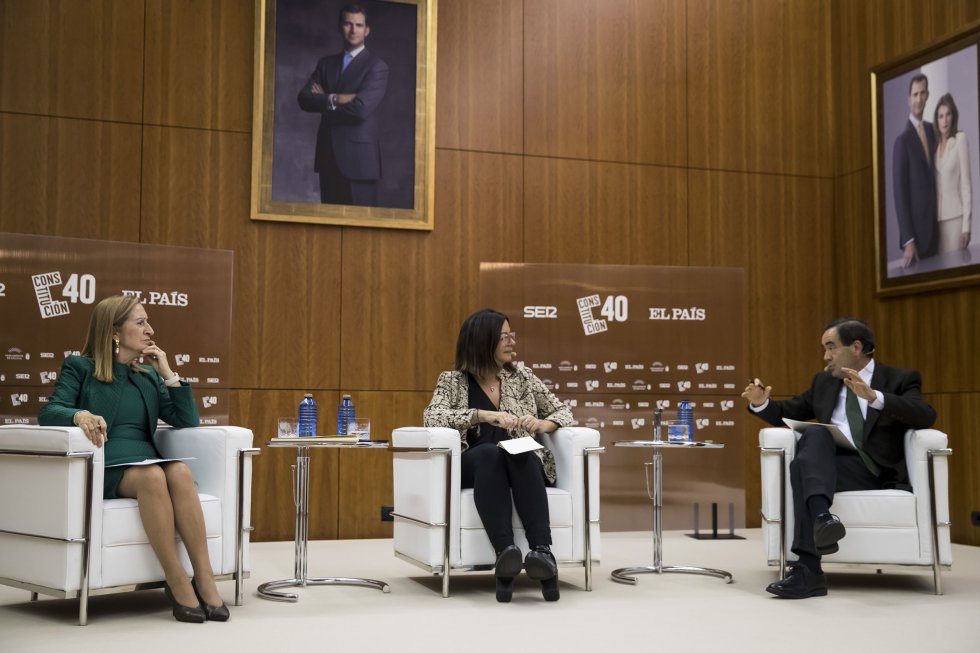 Un momento del debate que se ha celebrado en el Salón dos Reis del Parlamento de Galicia. Un momento del debate que se ha celebrado en el Salón dos Reis del Parlamento de Galicia.
