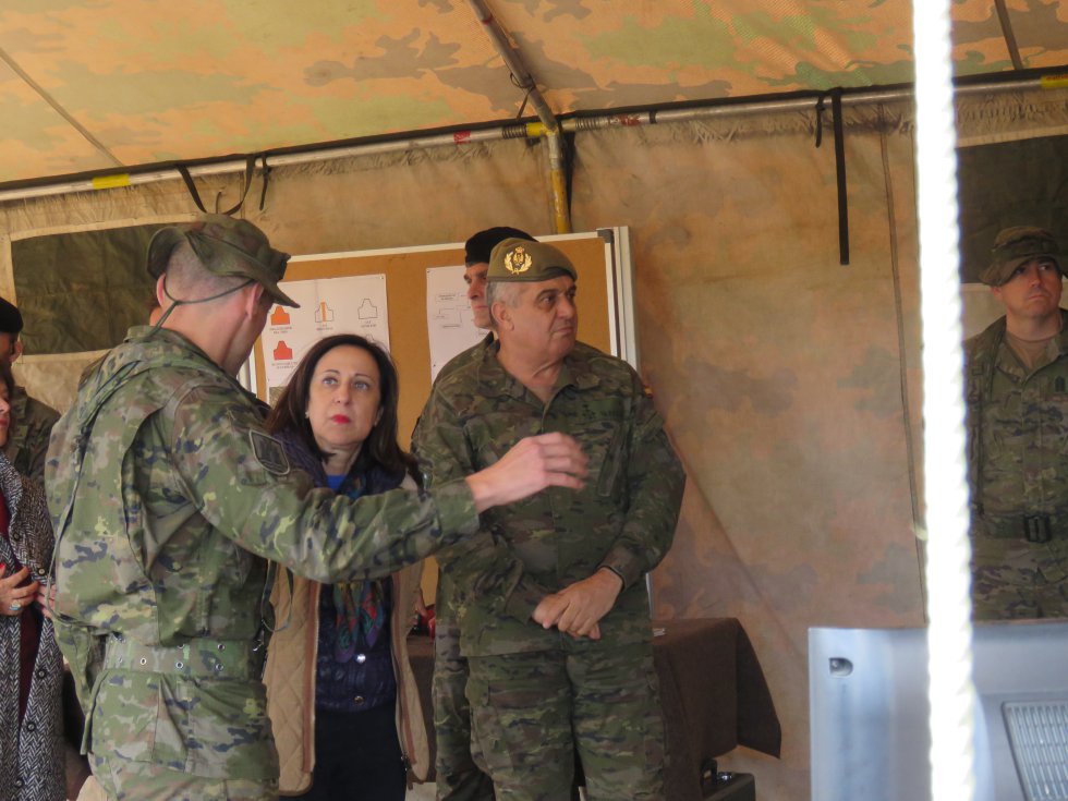 La ministra de Defensa, Margarita Robles, en el campo de tiro de Cerro Muriano La ministra de Defensa, Margarita Robles, en el campo de tiro de Cerro Muriano