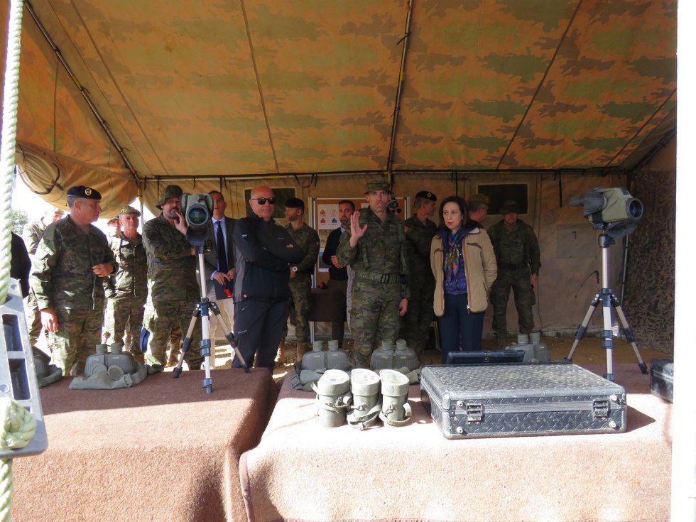 La ministra de Defensa, Margarita Robles, en el campo de tiro de Cerro Muriano La ministra de Defensa, Margarita Robles, en el campo de tiro de Cerro Muriano