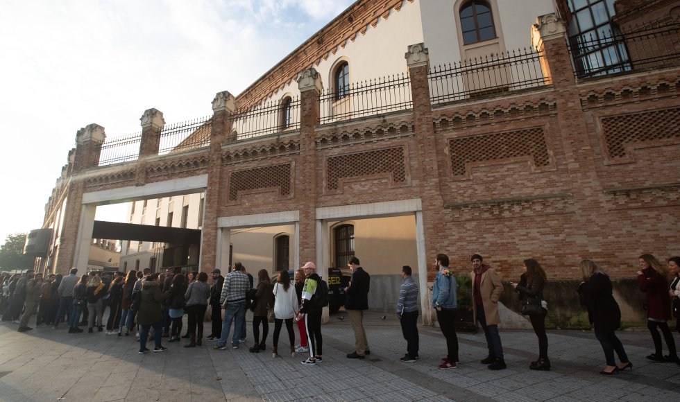 El público accede al Palacio de Congresos El público accede al Palacio de Congresos