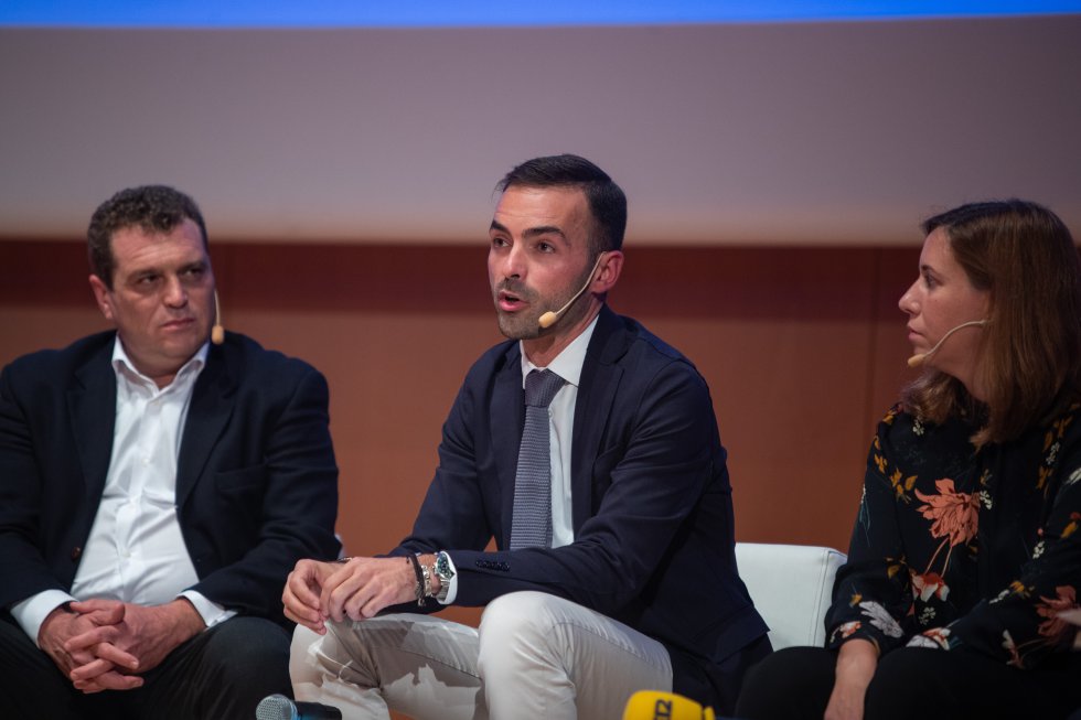 Bernardino Copano. Consejero Delegado del grupo Bernardino Abad, Manuel Álvarez. Dir. de internacionalización, turismo y formación de la Cámara de Comercio de Cádiz y Libertad Paloma. Responsable de Comunicación de Airbus Puerto Real dialogaron sobre la "Marca Cádiz" Bernardino Copano. Consejero Delegado del grupo Bernardino Abad, Manuel Álvarez. Dir. de internacionalización, turismo y formación de la Cámara de Comercio de Cádiz y Libertad Paloma. Responsable de Comunicación de Airbus Puerto Real dialogaron sobre la "Marca Cádiz"