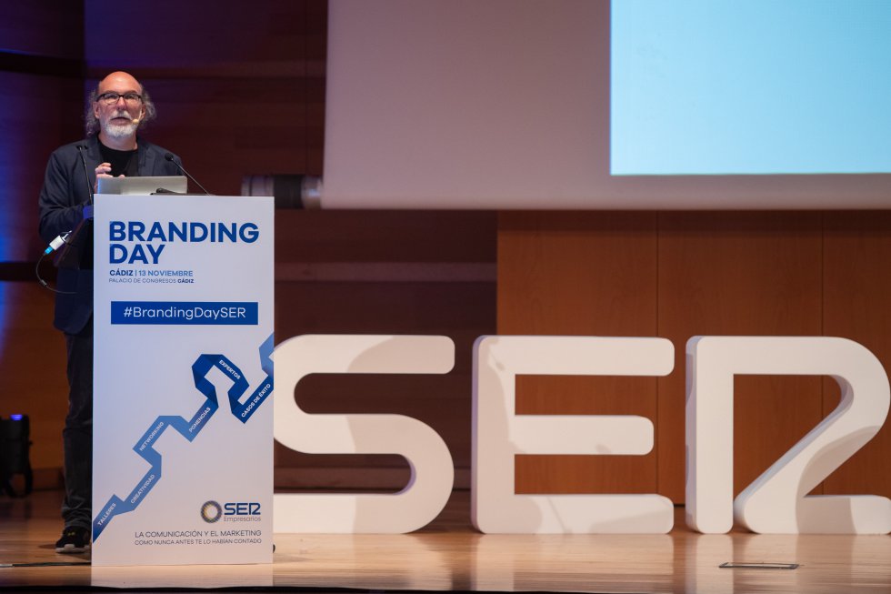 La esperada Master Class de Toni Segarra, Referente de la Publicidad, uno de los mejores creativos publicitarios de España en el cierre el II Branding Day La esperada Master Class de Toni Segarra, Referente de la Publicidad, uno de los mejores creativos publicitarios de España en el cierre el II Branding Day