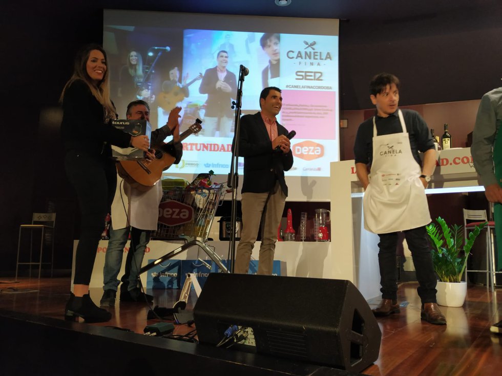 El público participó activamente en el show. El público participó activamente en el show.