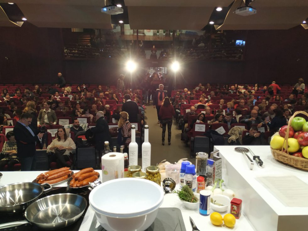 Canela Fina es un evento de la Cadena SER, organizado con la Cátedra de Gastronomía, la Universidad de Córdoba, el patrocinio de La Oportunidad y Deza Calidad y la colaboración de Emacsa, La Abuela Carmen, Denominación de Origen de Aceite de Pago, Denominación de Origen de Vinos Montilla Morales, Infrico y Frutas Valverde. Canela Fina es un evento de la Cadena SER, organizado con la Cátedra de Gastronomía, la Universidad de Córdoba, el patrocinio de La Oportunidad y Deza Calidad y la colaboración de Emacsa, La Abuela Carmen, Denominación de Origen de Aceite de Pago, Denominación de Origen de Vinos Montilla Morales, Infrico y Frutas Valverde.