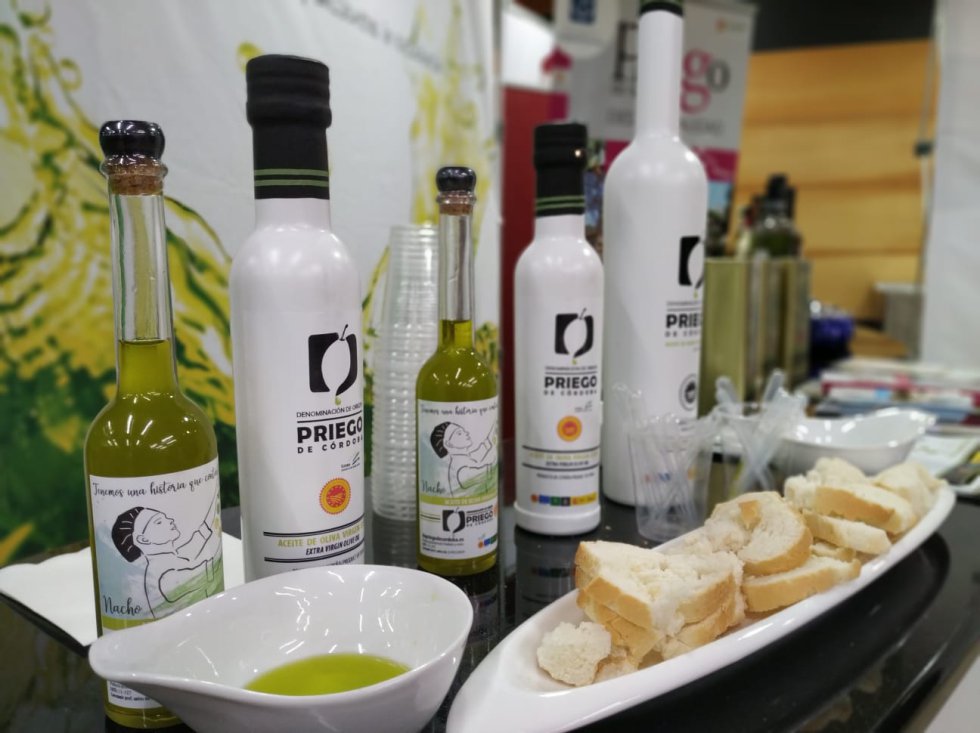 Canela Fina es un evento de la Cadena SER, organizado con la Cátedra de Gastronomía, la Universidad de Córdoba, el patrocinio de La Oportunidad y Deza Calidad y la colaboración de Emacsa, La Abuela Carmen, Denominación de Origen de Aceite de Pago, Denominación de Origen de Vinos Montilla Morales, Infrico y Frutas Valverde. Canela Fina es un evento de la Cadena SER, organizado con la Cátedra de Gastronomía, la Universidad de Córdoba, el patrocinio de La Oportunidad y Deza Calidad y la colaboración de Emacsa, La Abuela Carmen, Denominación de Origen de Aceite de Pago, Denominación de Origen de Vinos Montilla Morales, Infrico y Frutas Valverde.