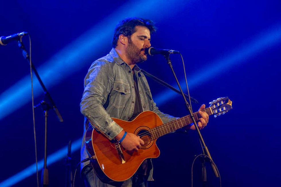 Emocionant actuació de Miquel Abras, compositor de la cançó ‘Cap Nen Sense Joguina’ Emocionant actuació de Miquel Abras, compositor de la cançó ‘Cap Nen Sense Joguina’