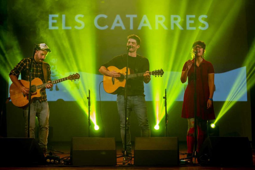 ‘Els Catarres’ van fer ballar al públic del Casino L’Aliança del Poblenou ‘Els Catarres’ van fer ballar al públic del Casino L’Aliança del Poblenou