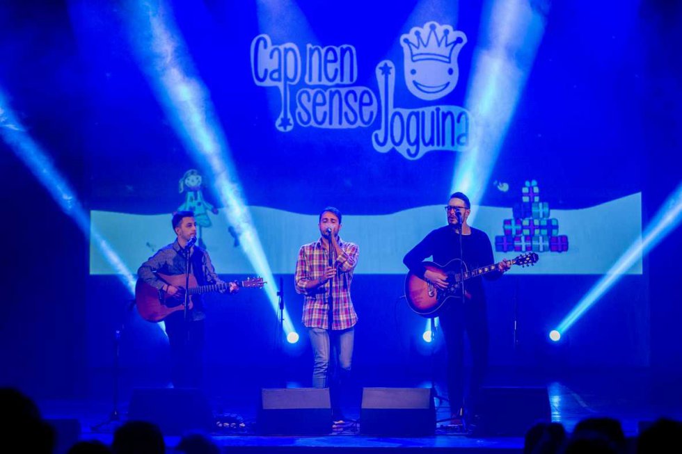 Càlida actuació d’ ‘Aran’, que van obrir el concert amb ‘Hivern’ Càlida actuació d’ ‘Aran’, que van obrir el concert amb ‘Hivern’