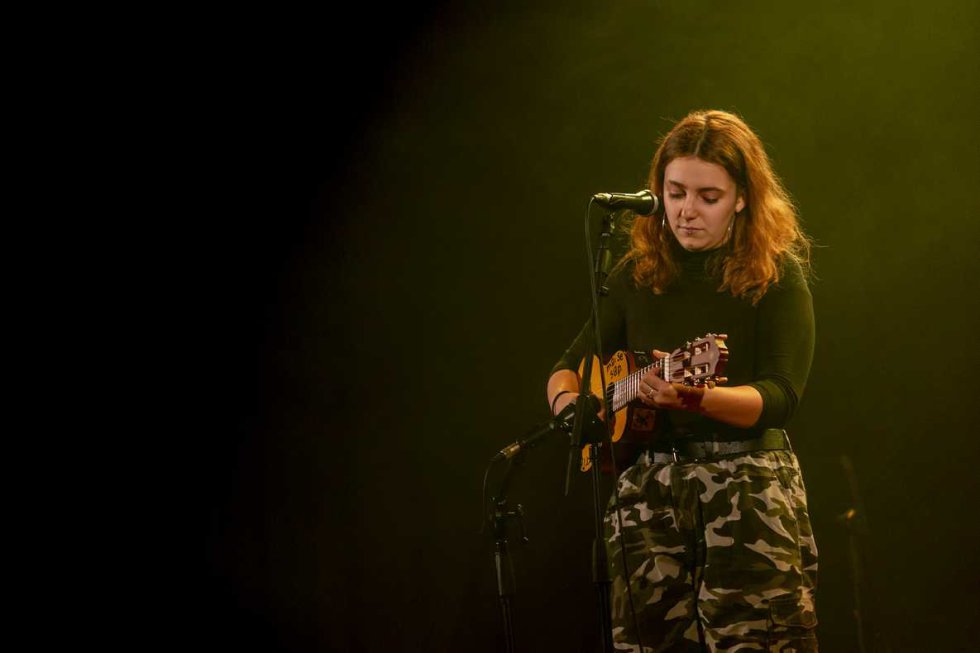 L’ukelele de la Suu protagonista en una nit de solidaritat L’ukelele de la Suu protagonista en una nit de solidaritat