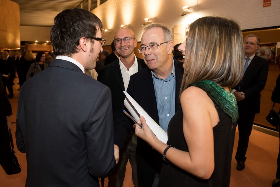 Los periodistas de SER Galicia, Ricardo Rodríguez y Ainhoa Apestegui, junto al candidato socialista a la alcaldía de Santiago, Xosé Sánchez Bugallo. Los periodistas de SER Galicia, Ricardo Rodríguez y Ainhoa Apestegui, junto al candidato socialista a la alcaldía de Santiago, Xosé Sánchez Bugallo.