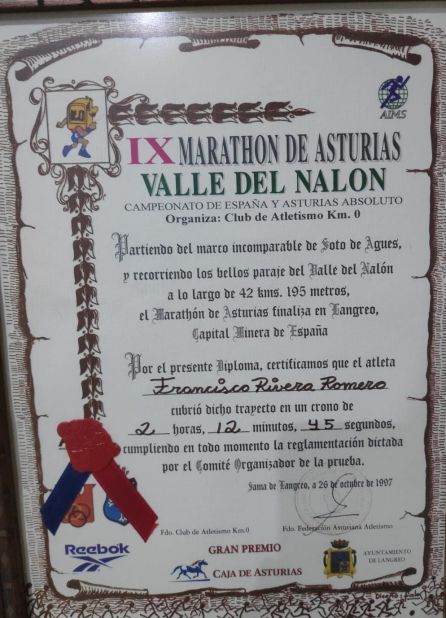 Diploma acreditativo del récord de maratón de Paquito Ribera