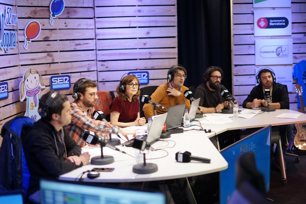 Rosa Badia i Adrià Attardi, acompanyats per Sique Rodríguez, cap d'esports de SER Catalunya, Armand Anjaumà i Nane (Especialistas Secundarios) i Joan Tejedor, coordinador de "Moguts" SER Catalunya Rosa Badia i Adrià Attardi, acompanyats per Sique Rodríguez, cap d'esports de SER Catalunya, Armand Anjaumà i Nane (Especialistas Secundarios) i Joan Tejedor, coordinador de "Moguts" SER Catalunya