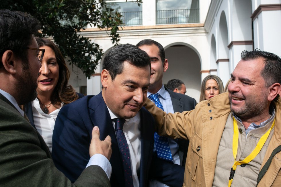 El líder del PP-A, al concluir su discurso como candidato a la investidura para ser presidente de la Junta de Andalucía El líder del PP-A, al concluir su discurso como candidato a la investidura para ser presidente de la Junta de Andalucía