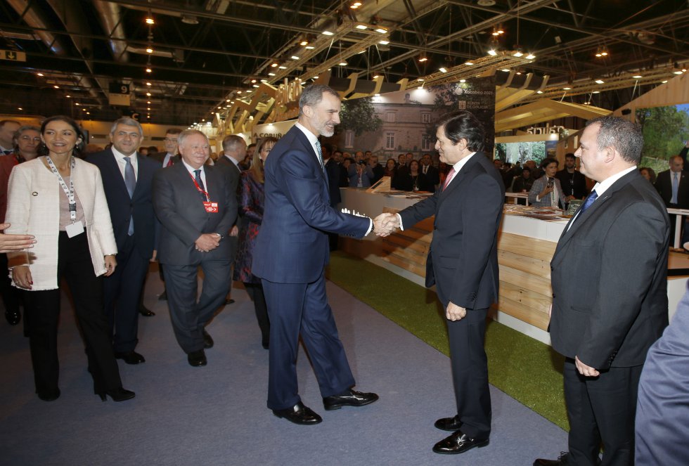 El presidente del Principado, Javier Fernández, saluda a Felipe VI El presidente del Principado, Javier Fernández, saluda a Felipe VI