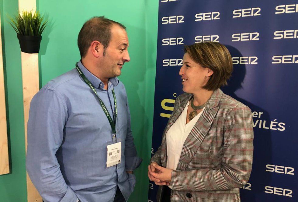 La alcaldesa de Colunga, Sandra Cuesta, conversa con Nacho Poncela La alcaldesa de Colunga, Sandra Cuesta, conversa con Nacho Poncela