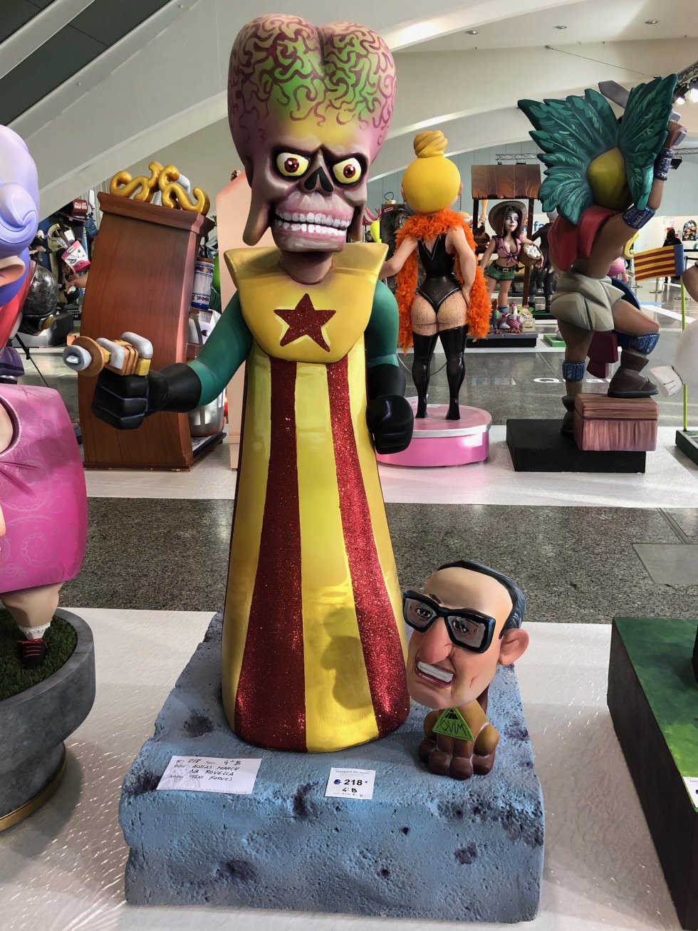 Fotogalería: Franco, Abascal, Juan Carlos I y Pedro Sánchez inspiran a las Fallas Fotogalería: Franco, Abascal, Juan Carlos I y Pedro Sánchez inspiran a las Fallas