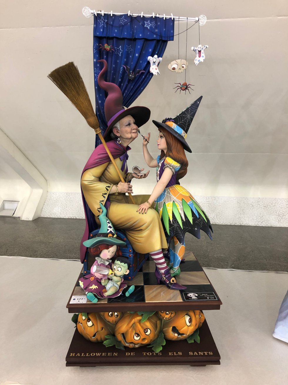 Ninots de las fallas de sección especial y municipales Ninots de las fallas de sección especial y municipales
