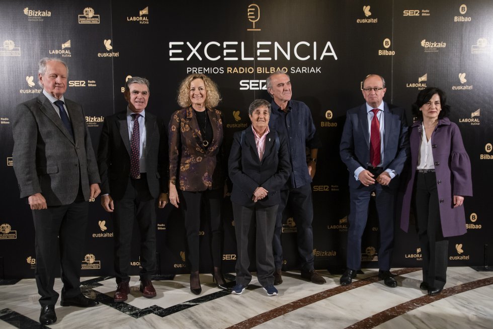 Juan Mari Atutxa (PNV), Marcos Muro (Viceconsejero de Empleo y Trabajo), Begoña Marañón, Blanca Estrella Ruiz (Pta. Asociación Clara Campoamor), Gontzal Mendibil, José Antonio Rodríguez Ranz e Irene Zuluaga (Fundación Sabino Arana). Juan Mari Atutxa (PNV), Marcos Muro (Viceconsejero de Empleo y Trabajo), Begoña Marañón, Blanca Estrella Ruiz (Pta. Asociación Clara Campoamor), Gontzal Mendibil, José Antonio Rodríguez Ranz e Irene Zuluaga (Fundación Sabino Arana).