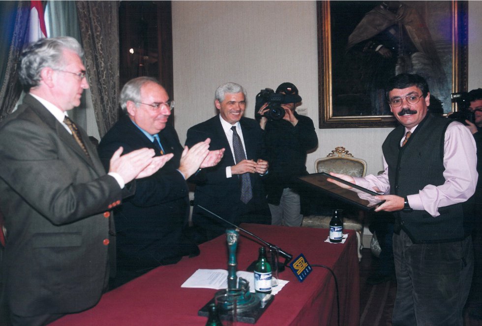 `Floro´ con el diploma en sus manos (1999) `Floro´ con el diploma en sus manos (1999)