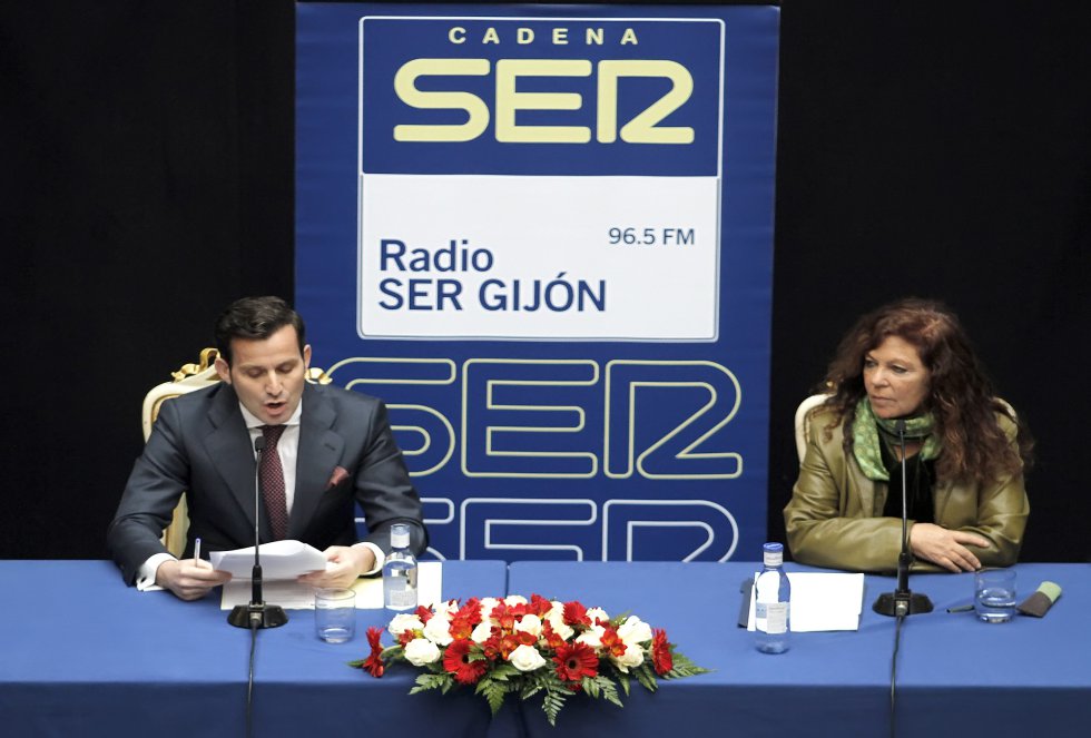 El director de Ser Gijón, Pablo González-Palacios, interviene durante la ceremonia de entrega (2014) El director de Ser Gijón, Pablo González-Palacios, interviene durante la ceremonia de entrega (2014)