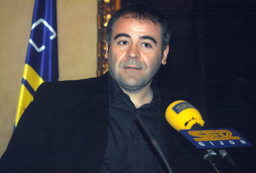 El Director de la Cadena Ser, Antonio García Ferreras, interviene durante el acto (2004) El Director de la Cadena Ser, Antonio García Ferreras, interviene durante el acto (2004)