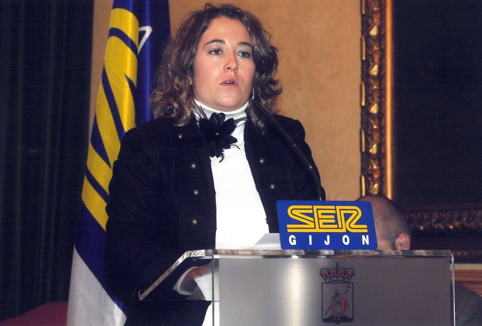La secretaria del jurado durante la lectural del acta (2007) La secretaria del jurado durante la lectural del acta (2007)