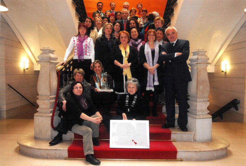 Foto de familia con el premiado, el Consejo de la Mujer (2009) Foto de familia con el premiado, el Consejo de la Mujer (2009)