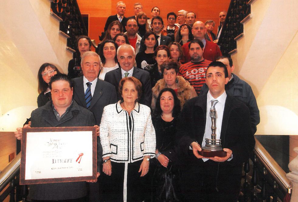 El galardonado, el Centro especial de empleo INTGRAF, posa con las autoridades (2010) El galardonado, el Centro especial de empleo INTGRAF, posa con las autoridades (2010)