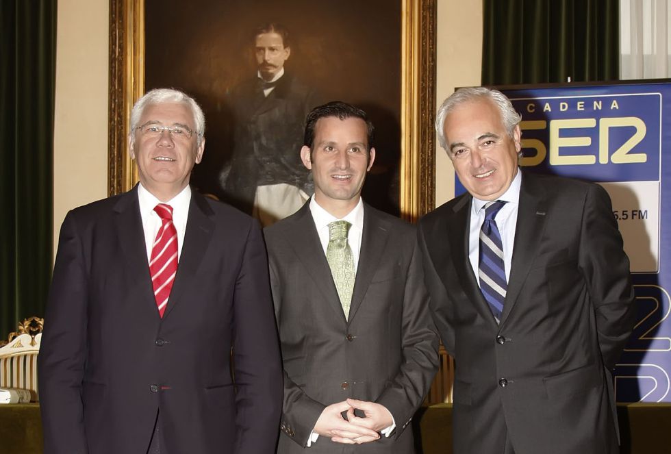 Los tres directores de Ser Gijón: a la iazquierda Joaquín Fernández-Carvajal (1996-2007), a la derecha Francisco Aresti (2007-2010) y en el centro Pablo González-Palacios (2010-actualidad) Los tres directores de Ser Gijón: a la iazquierda Joaquín Fernández-Carvajal (1996-2007), a la derecha Francisco Aresti (2007-2010) y en el centro Pablo González-Palacios (2010-actualidad)