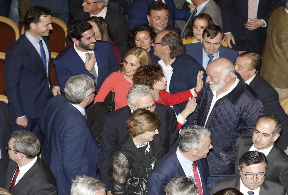 Algunos de los asistentes al acto Algunos de los asistentes al acto