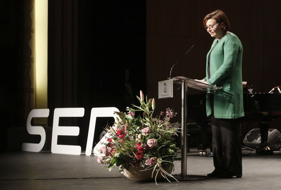 La alcaldesa de Gijón, Carmen Moriyón, durante su discurso La alcaldesa de Gijón, Carmen Moriyón, durante su discurso