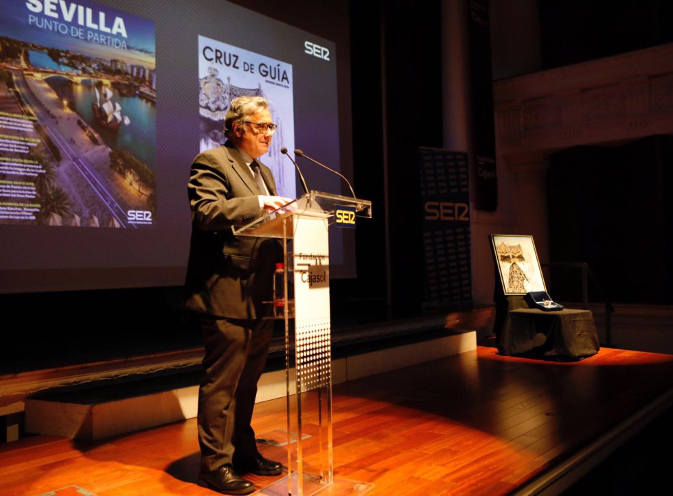 Antonio Yélamo, director de Radio Sevilla y la Cadena SER en Andalucía, dio unas palabras de bienvenida Antonio Yélamo, director de Radio Sevilla y la Cadena SER en Andalucía, dio unas palabras de bienvenida