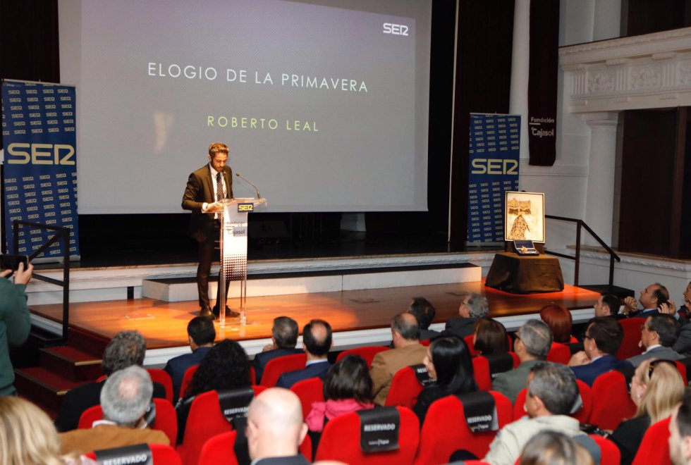 Roberto Leal en un momento de su Elogio a la Primavera Sevillana Roberto Leal en un momento de su Elogio a la Primavera Sevillana