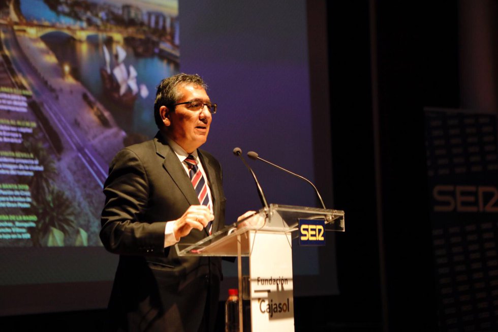 Antonio Pulido, anfitrión del acto como presidente de la Fundación Cajasol Antonio Pulido, anfitrión del acto como presidente de la Fundación Cajasol